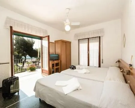 Hotel Tirreno 2*