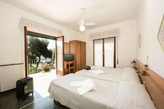 Hotel Tirreno 2*